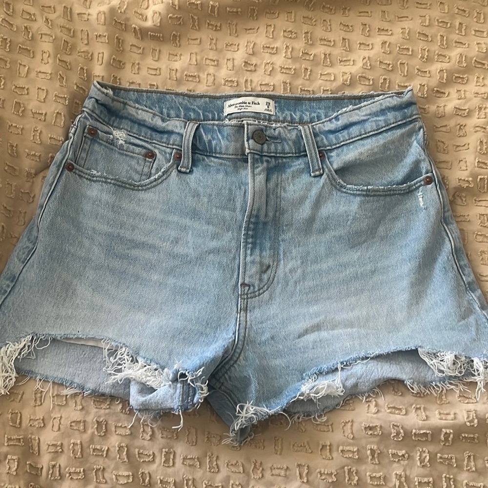 A&F Curve Love “The Mom Short” High Rise Size: 29/8